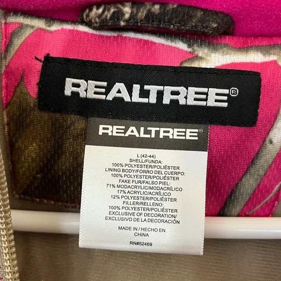 Woman’s Realtree Max-1 XT Camouflage Jacket with Detachable Fur Lined Hood - Picture 4 of 7